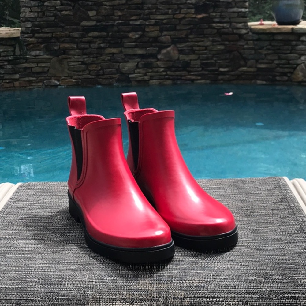 Rubber ankle rain boots